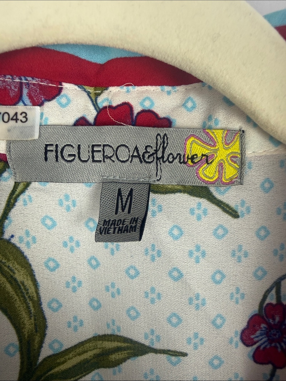 Figueroa & Flower Button-Front Floral Geometric Tie-Hem Medium Shirt Red Floral - Picture 3 of 12